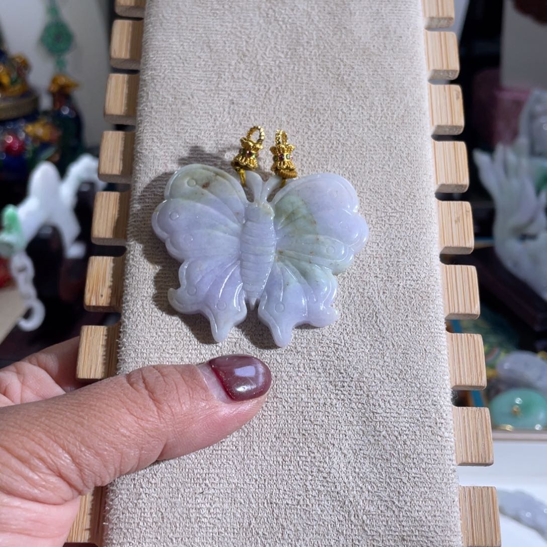 翡翠颈饰未镶嵌翡翠黄加紫蝴蝶