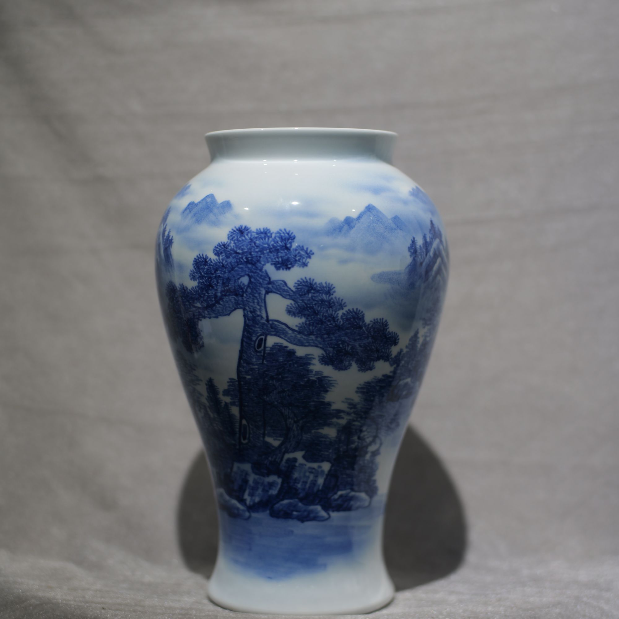 景德镇手绘陶瓷摆件