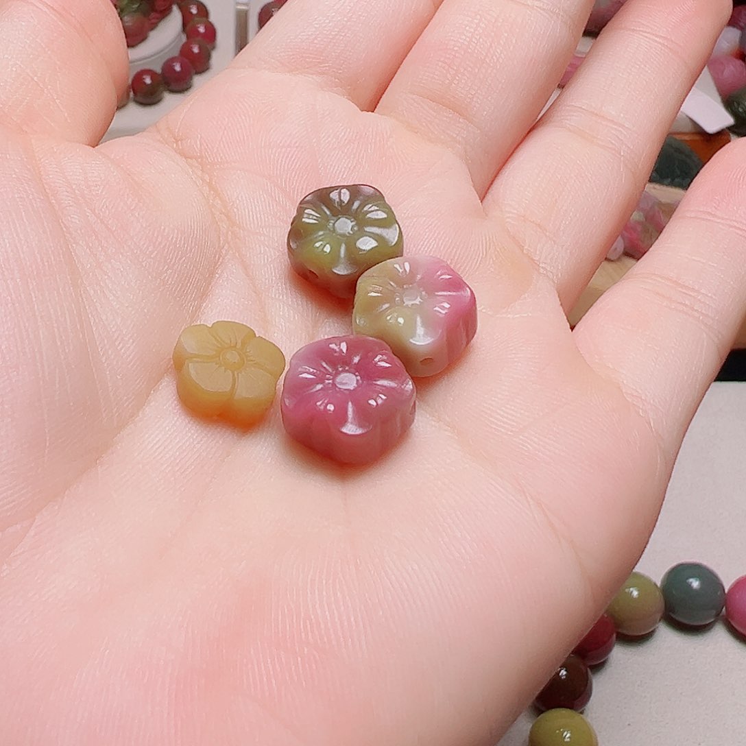 未镶嵌雕刻石英质玉苗*琪