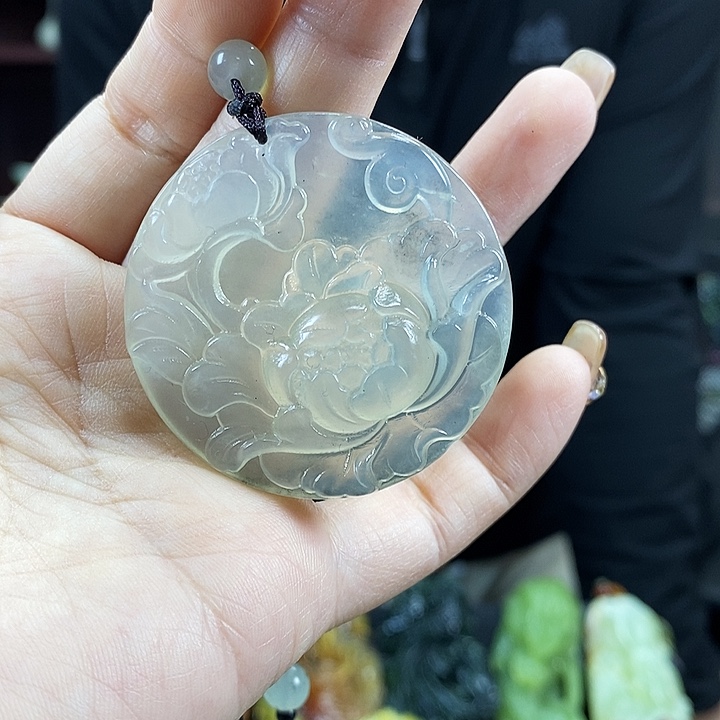 蛇纹石玉吊坠未镶嵌