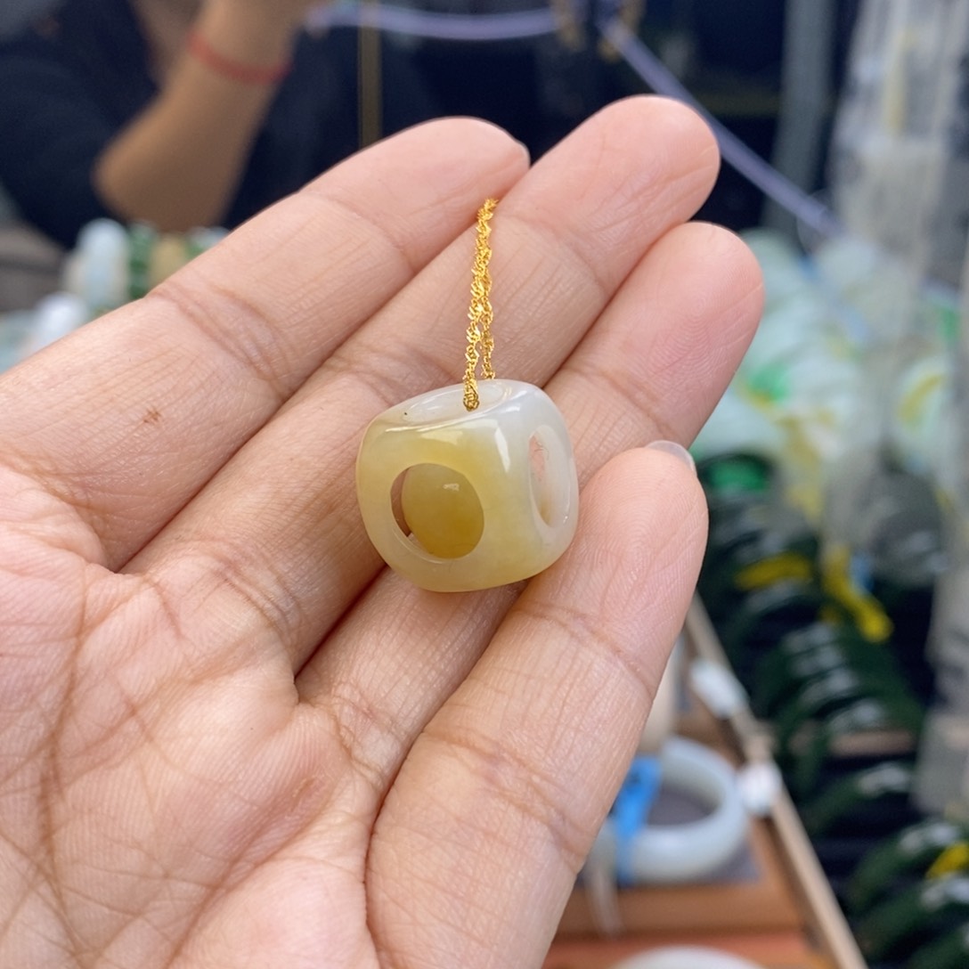 颈饰未镶嵌和田玉