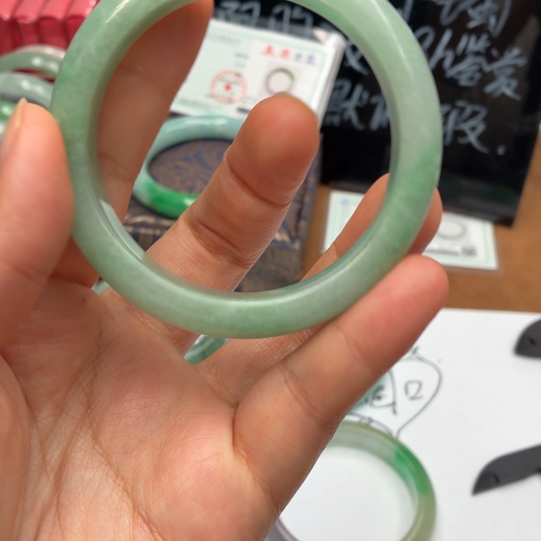 小***哦亚克力包装/带证带礼盒/天然手镯/珠宝首饰/手镯手链脚链