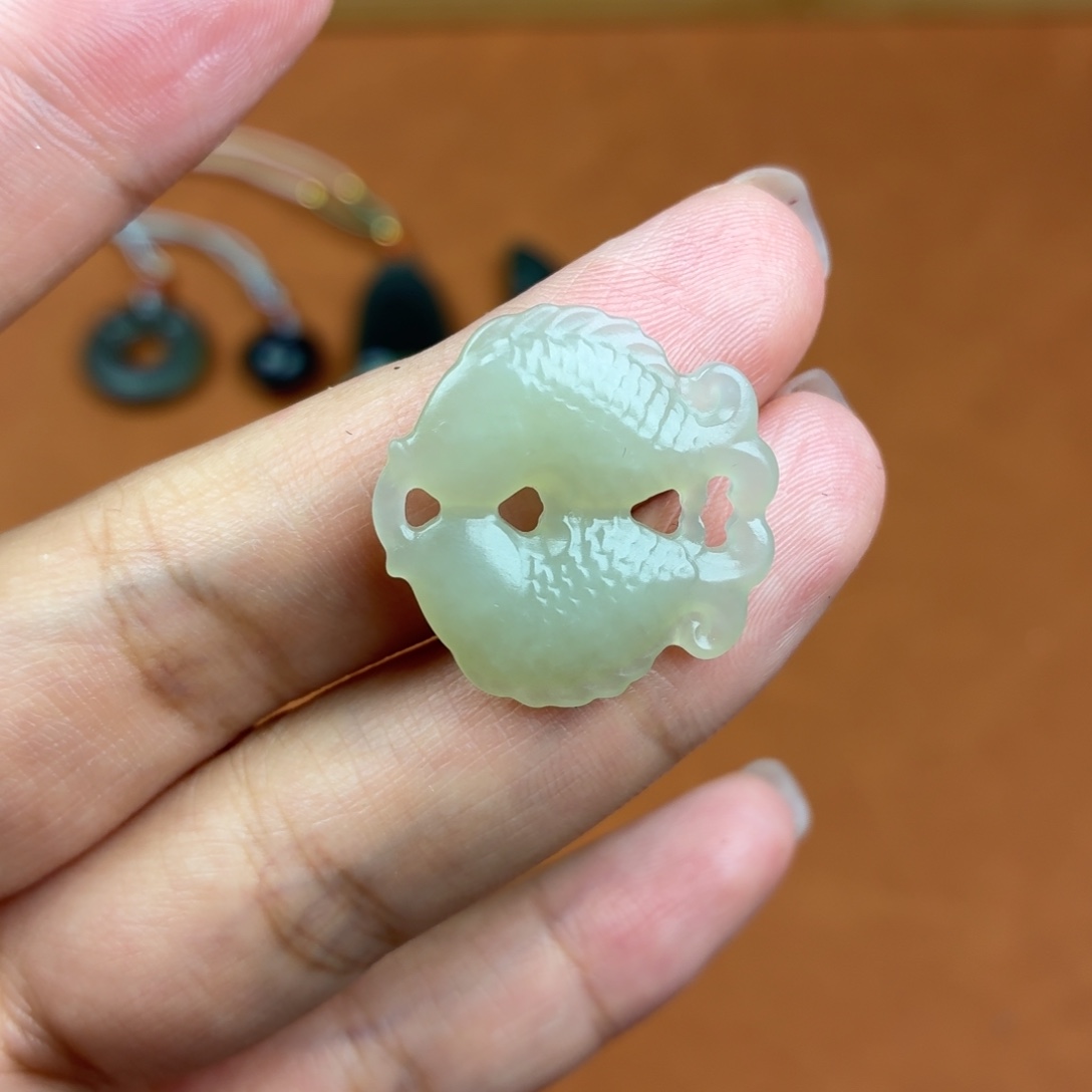 和田玉未镶嵌耳饰