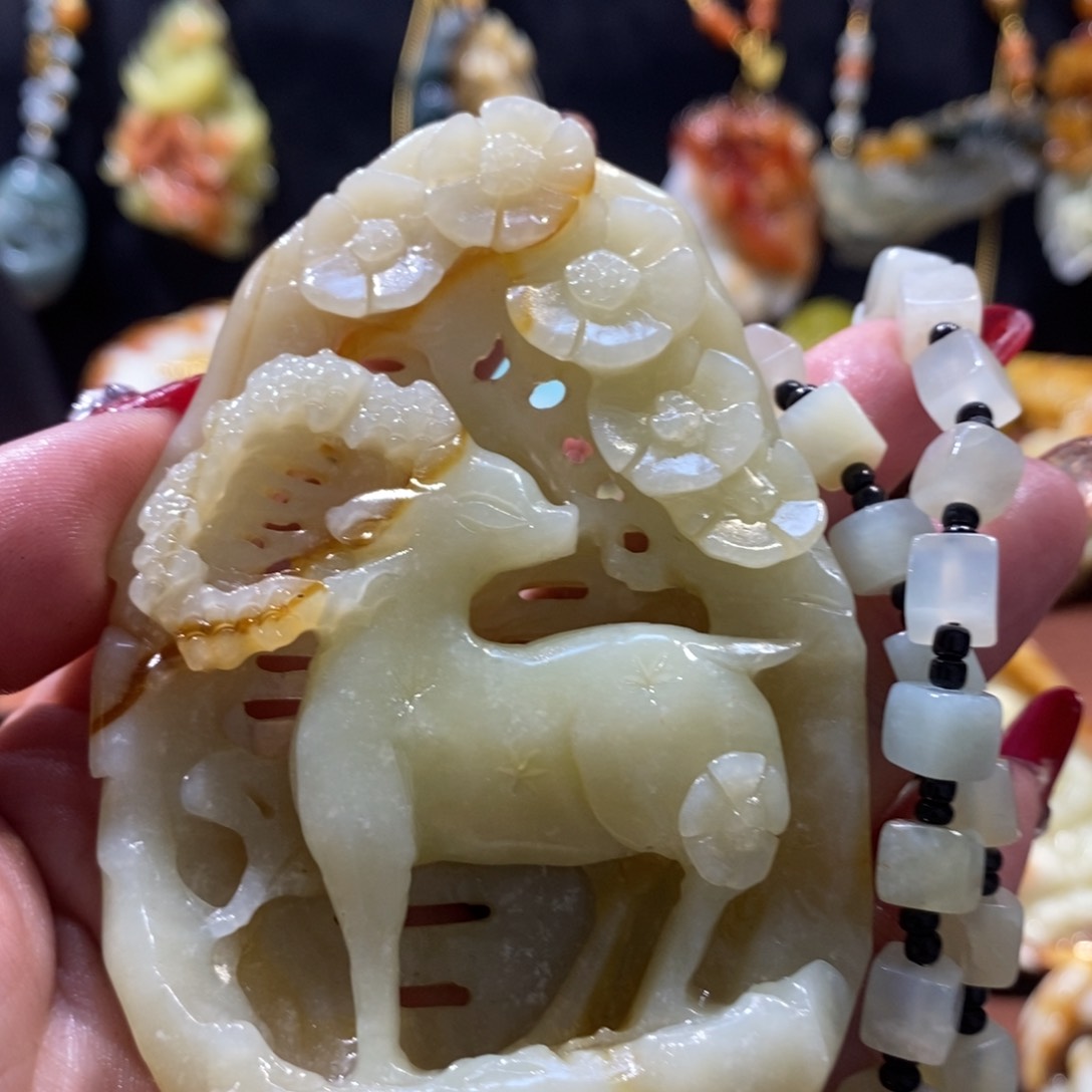 蛇纹石玉颈饰未镶嵌