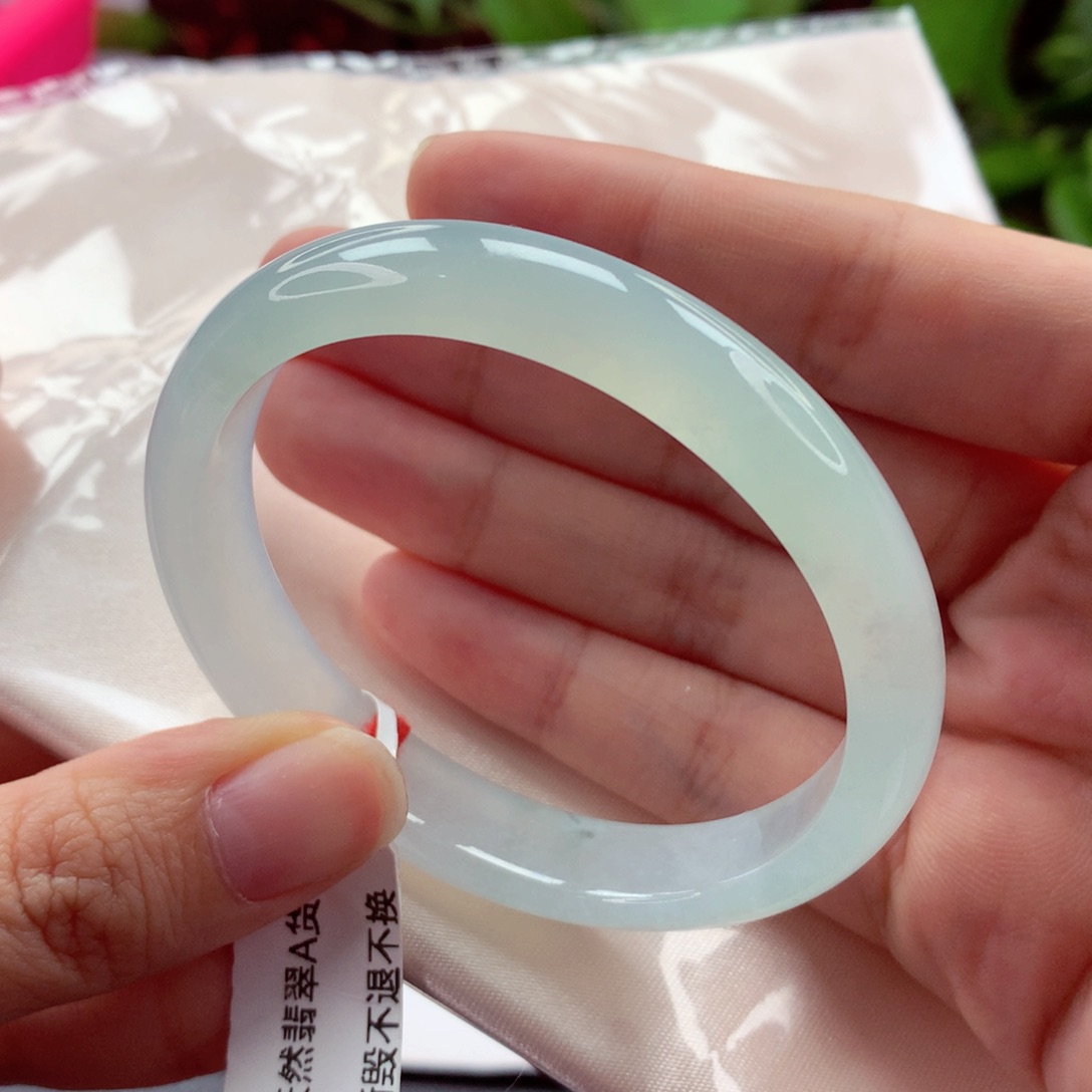 翡翠未镶嵌手镯（贵妃镯）E***y