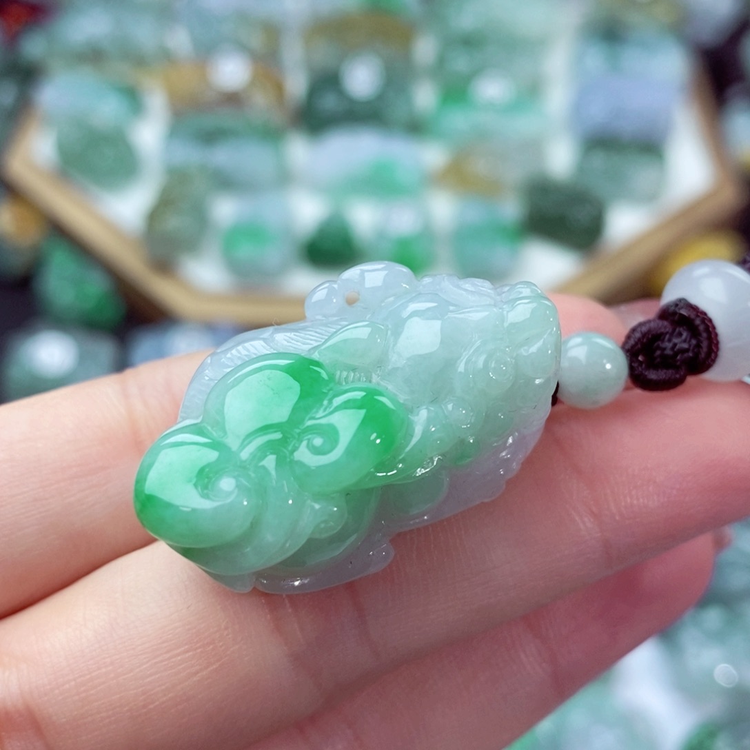 翡翠颈饰未镶嵌天然