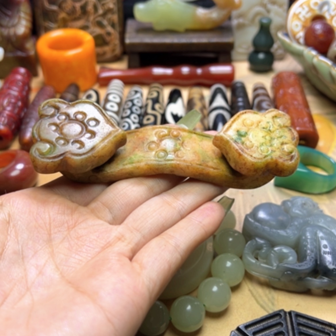 【闪购商品】蛇纹石玉未镶嵌颈饰