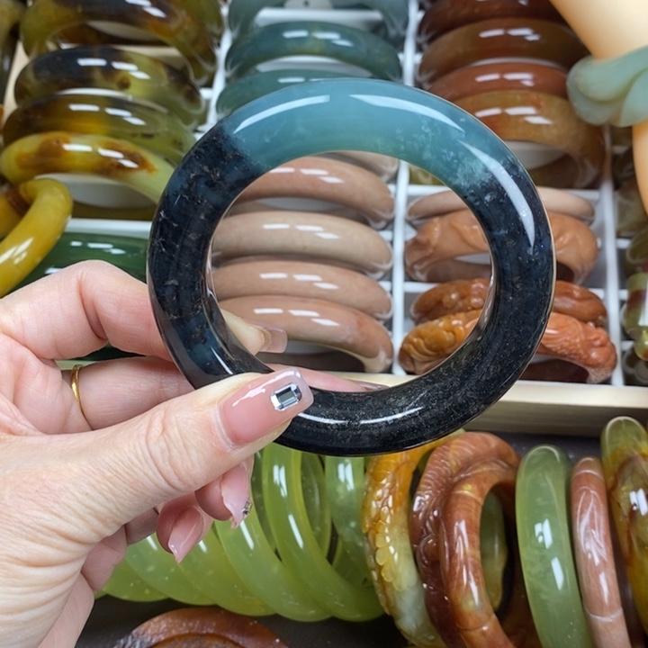 蛇纹石玉手镯未镶嵌58