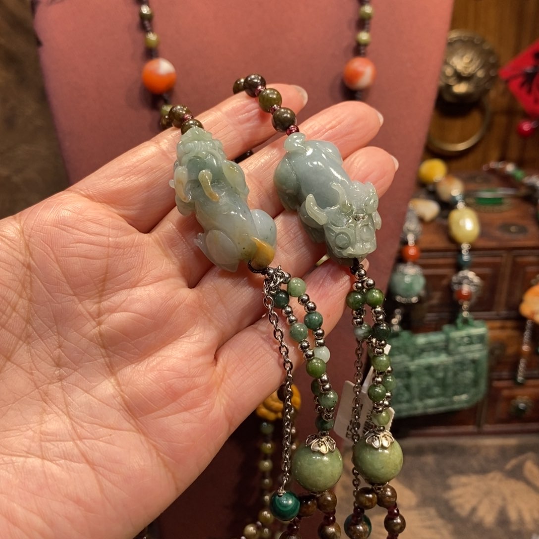 翡翠吊坠(赠链)未镶嵌