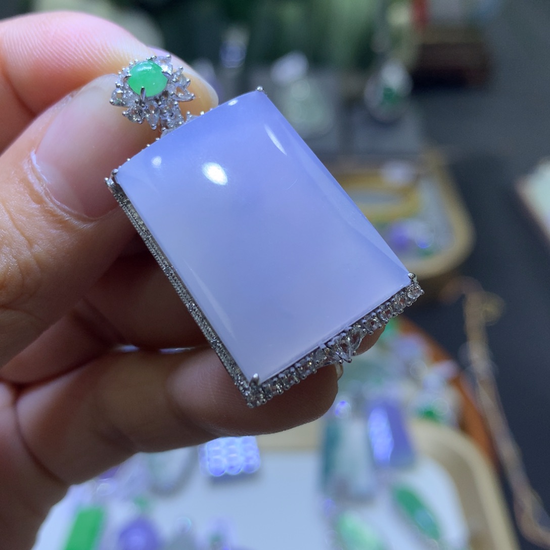 翡翠18K金镶嵌颈饰翡翠吊坠项链