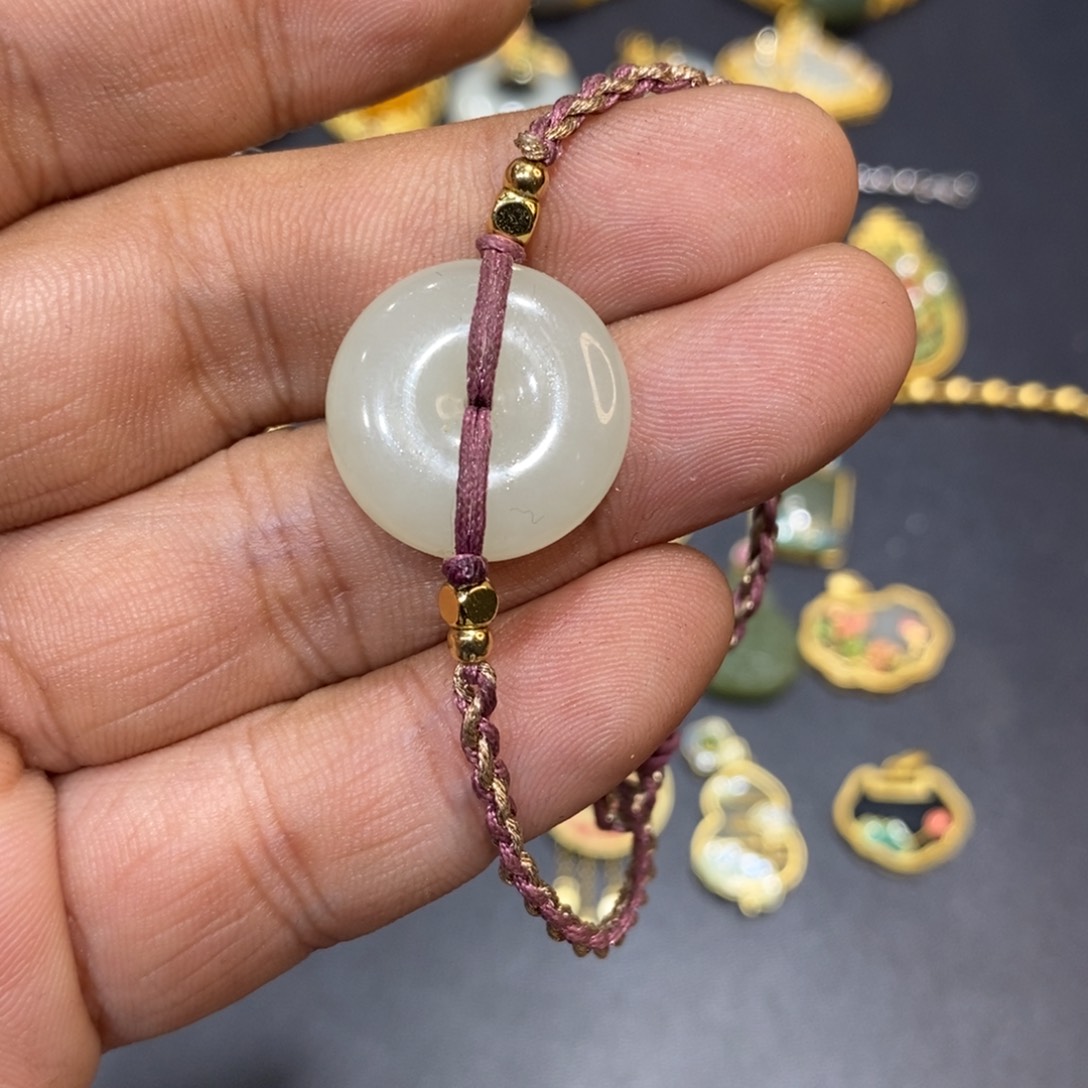 和田玉颈饰未镶嵌