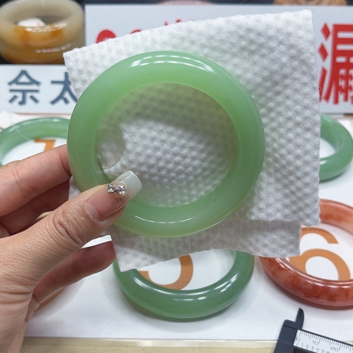 未镶嵌手镯石英质玉竹*