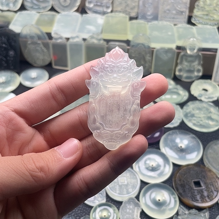 岫玉未镶嵌颈饰山鬼令