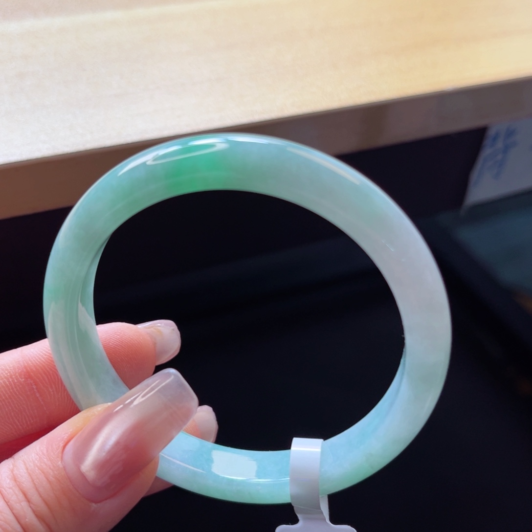 翡翠手镯未镶嵌手镯