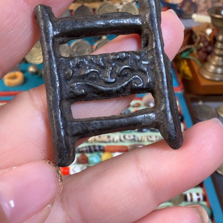 金属材质书扣一个