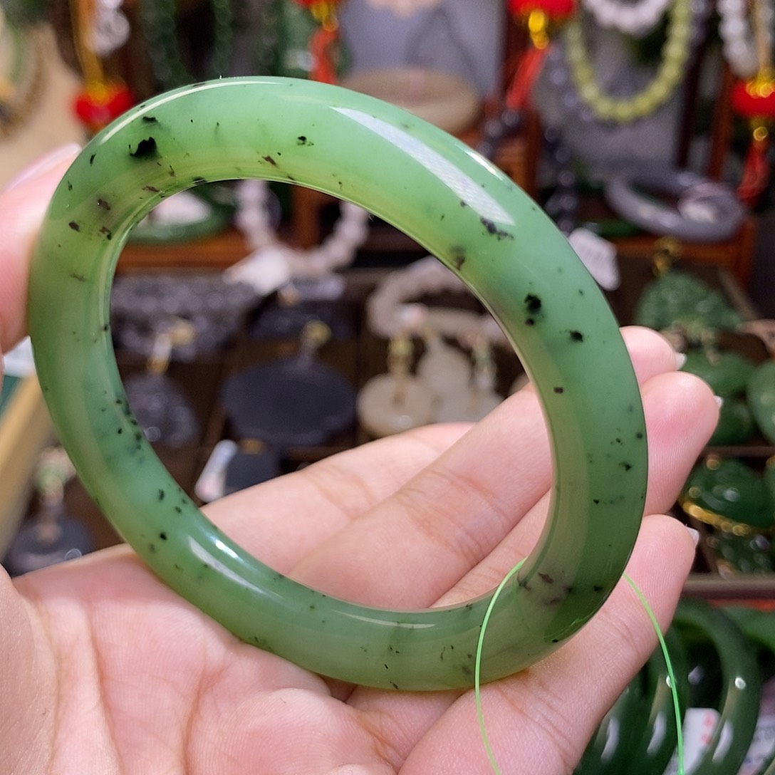 和田玉碧玉乌兰海老料福利价手镯58未镶嵌