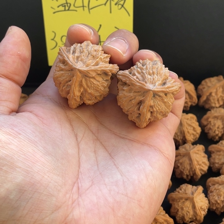 刘***.把件文玩核桃A351盘山三棱人丁4.0尺寸3.7高白茬