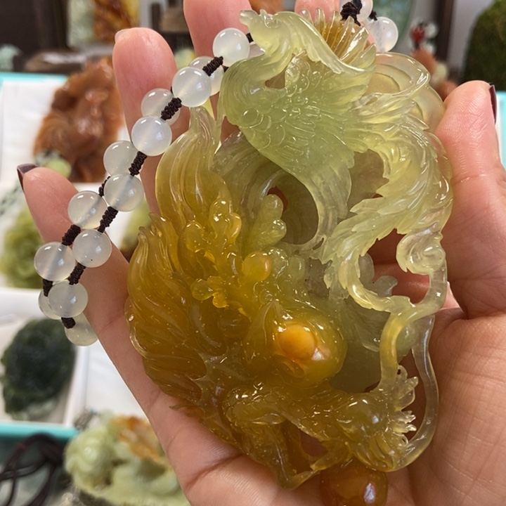 蛇纹石玉颈饰未镶嵌