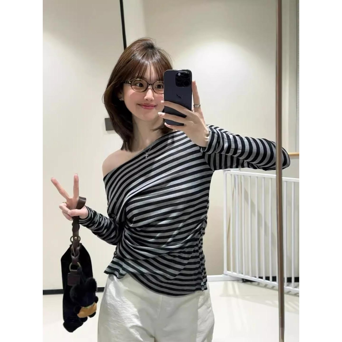 韩系条纹斜露肩长袖恤女早春季新款设计感小众修身收腰上衣