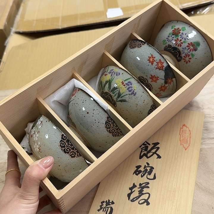 精品瓷器。             