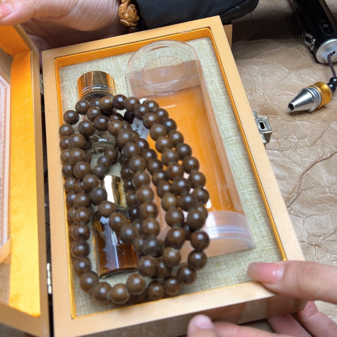 大叶紫檀（黑酸枝木类）