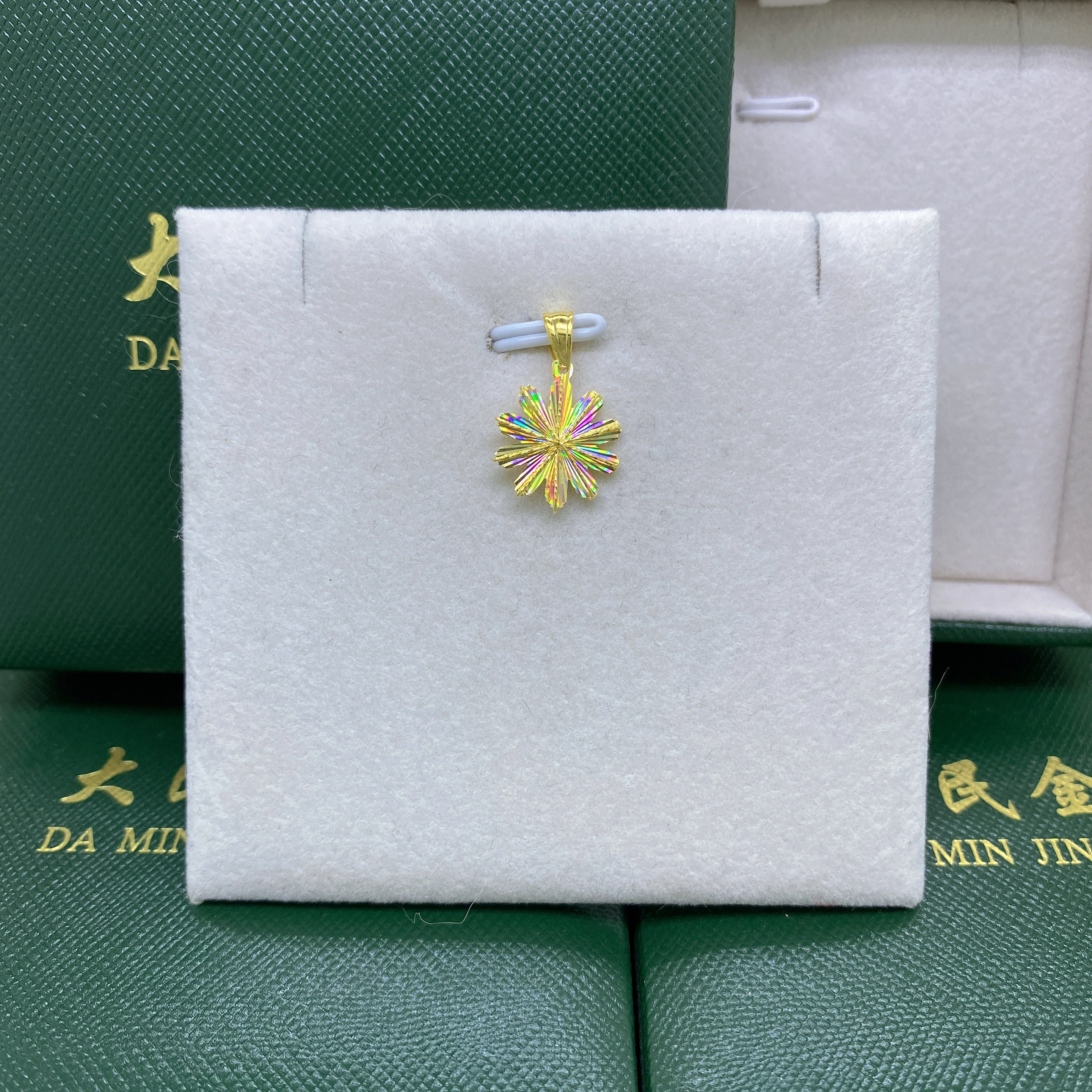 #7526漂亮18K金Au750精品炫彩雪花吊坠