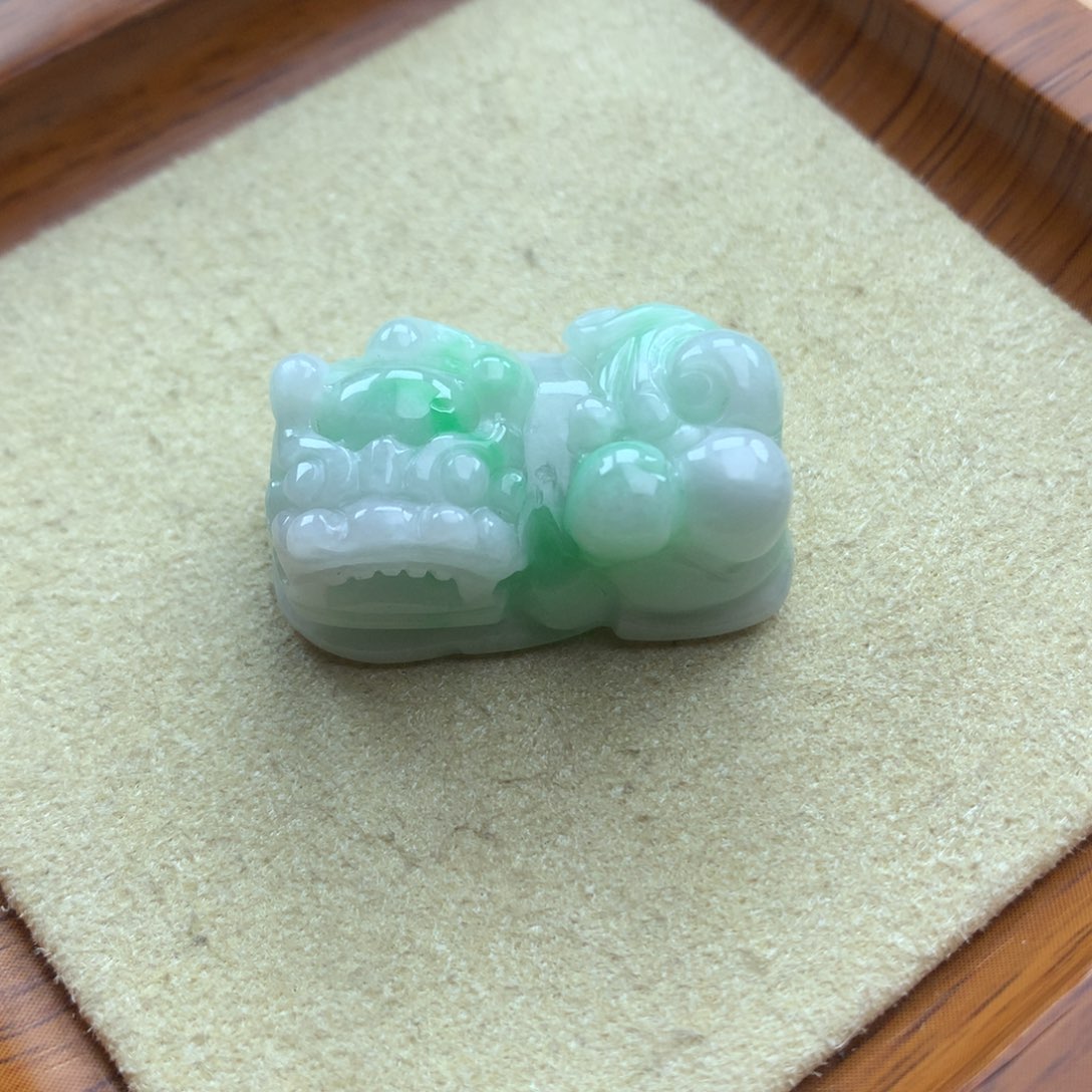 翡翠未镶嵌颈饰10