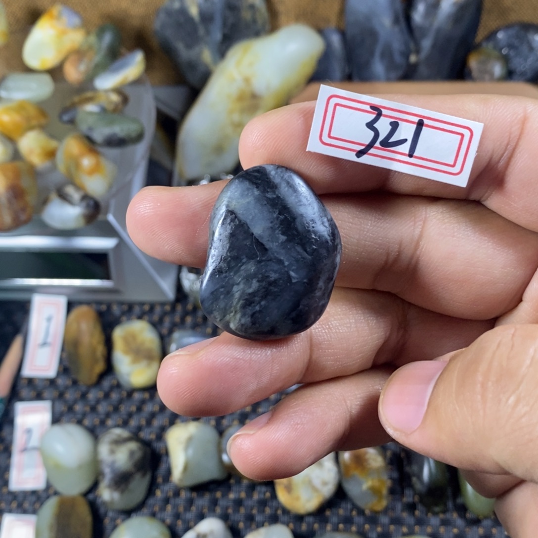 和田玉（糖玉）未镶嵌挂件