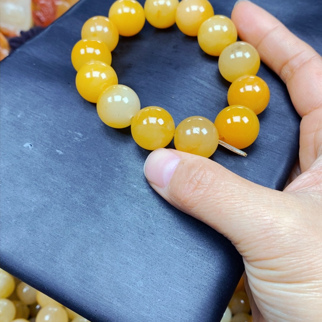 石英质玉（黄龙玉）颈饰未镶嵌