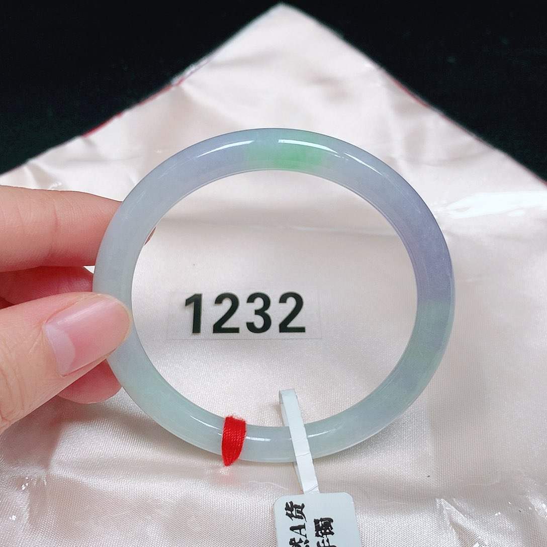 未镶嵌手镯（圆镯）翡翠