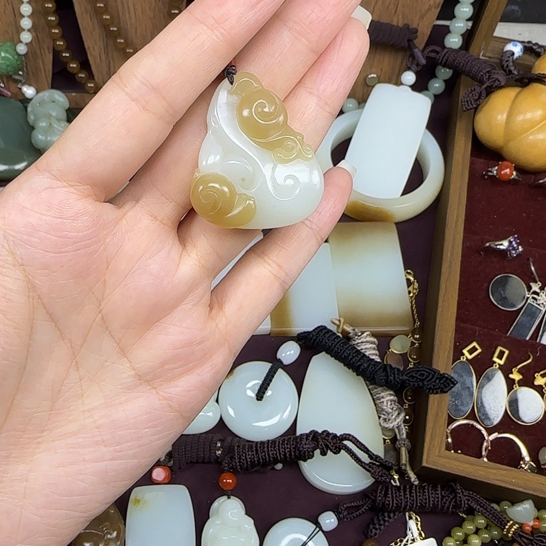 和田玉未镶嵌颈饰