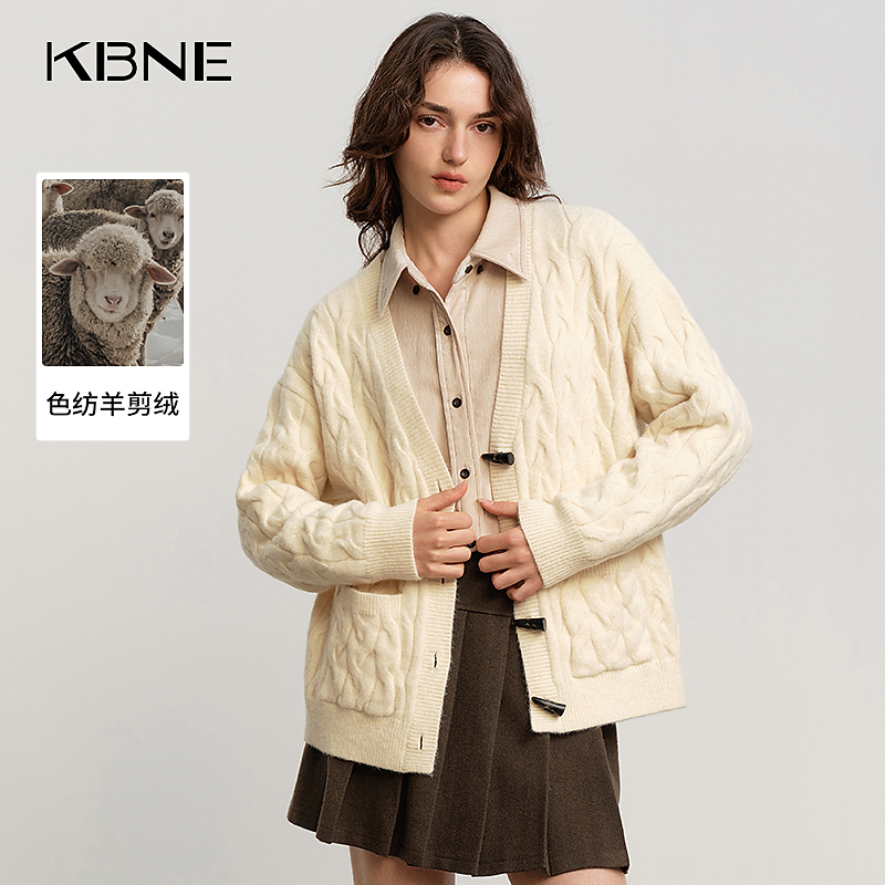 KBNE针织开衫女款2025秋冬爆款复古学院风立体绞花保暖慵懒风上衣