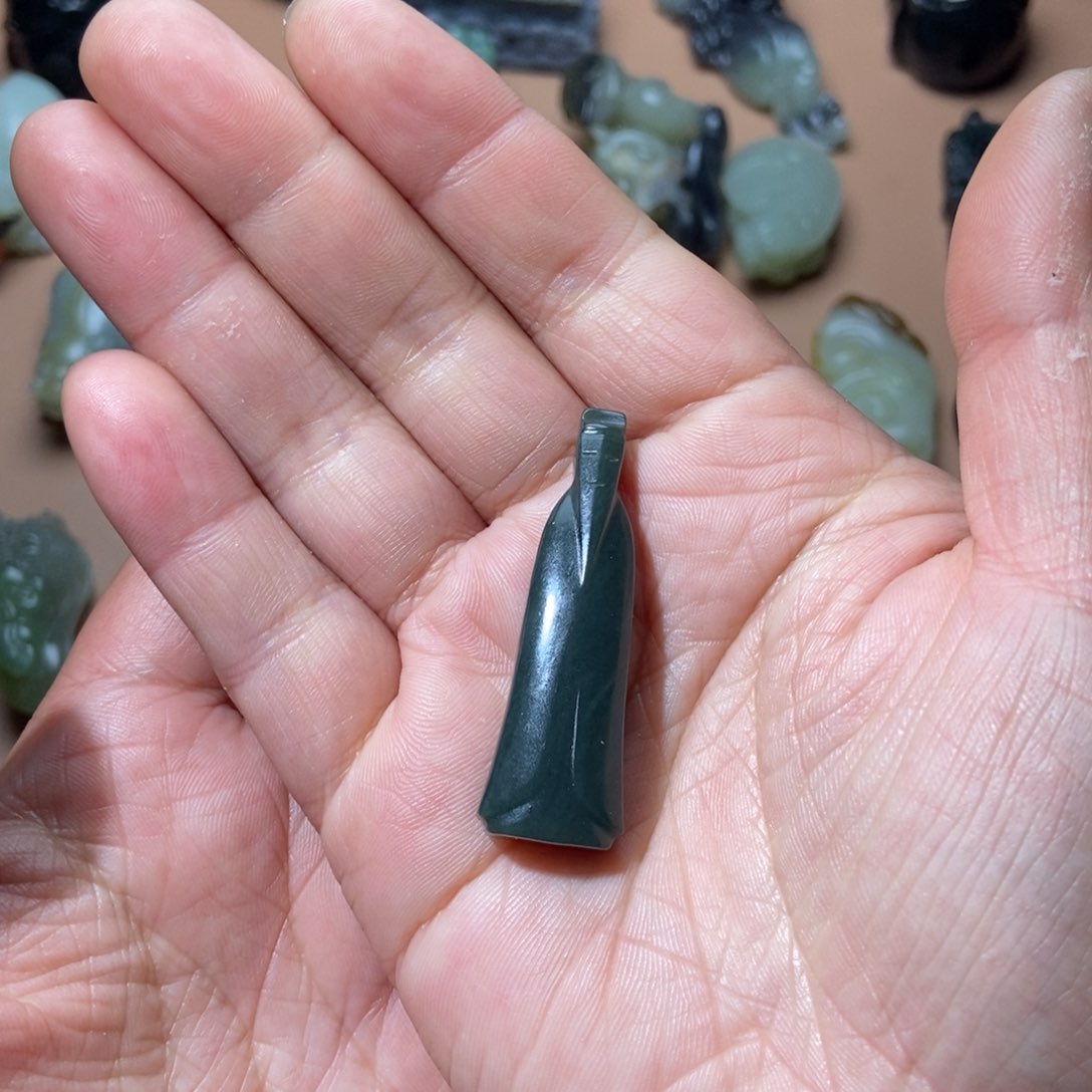 和田玉颈饰未镶嵌定制