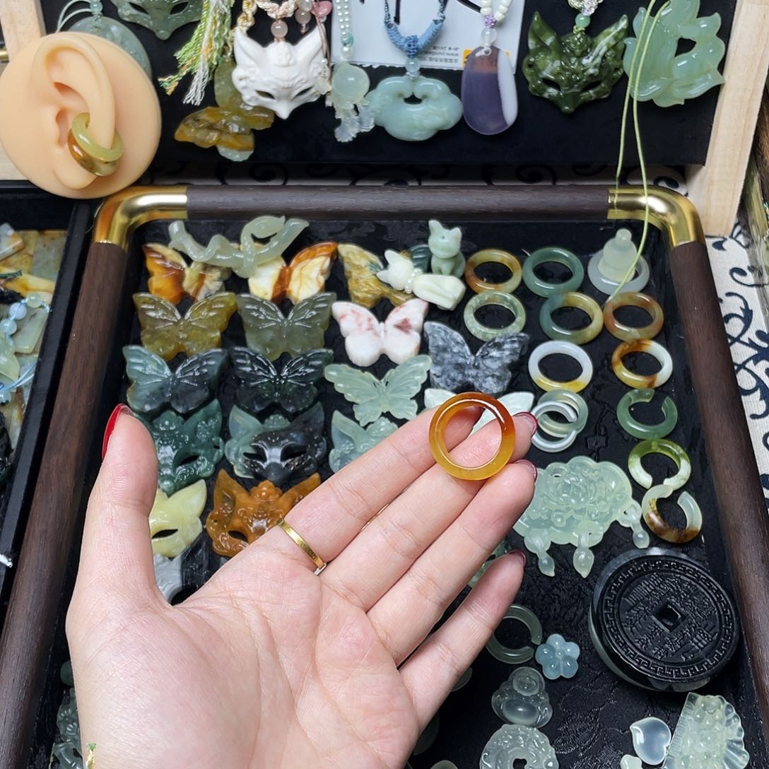 蛇纹石玉未镶嵌颈饰16.5