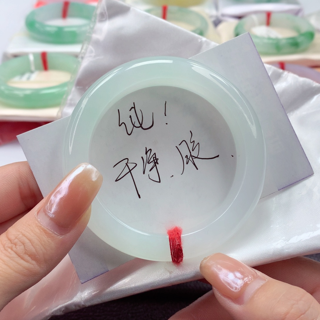 翡翠手镯未镶嵌54圈口 细腻雨过天晴冰胶浅绿