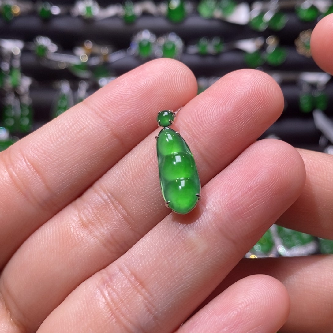 翡翠颈饰18K金镶嵌天然翡翠