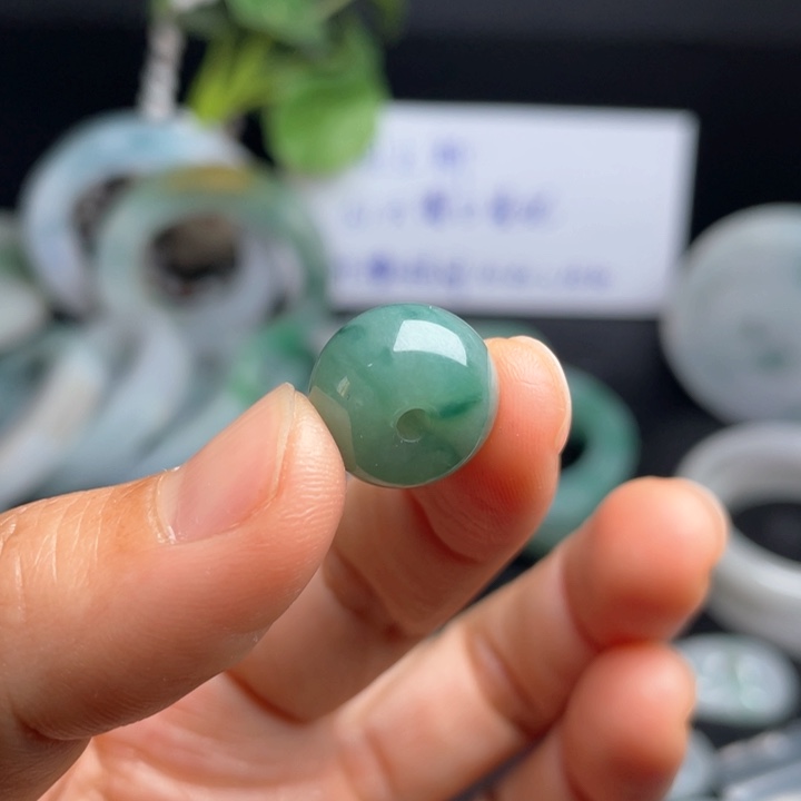 翡翠颈饰未镶嵌用****3肥扣