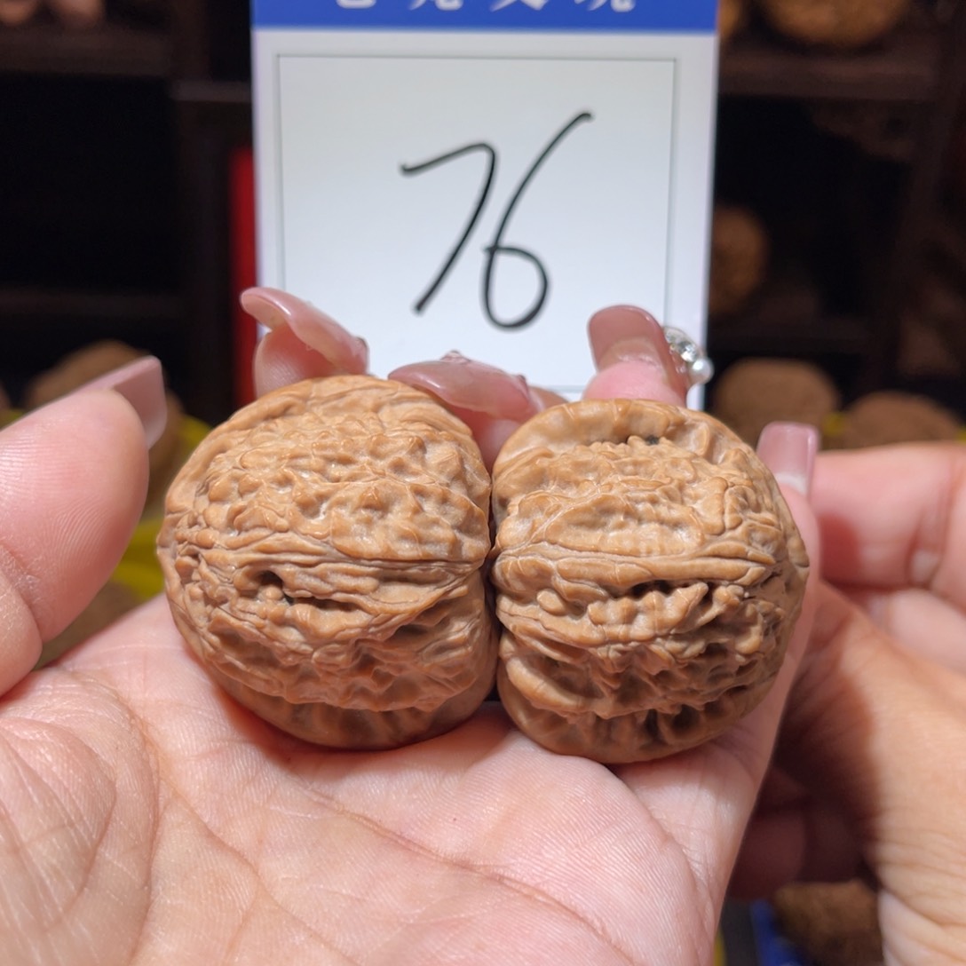 文玩核桃吊坠76号三角白