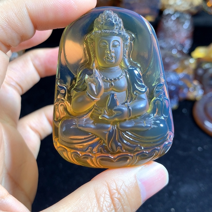 琥珀颈饰未镶嵌金棕雕刻件观音