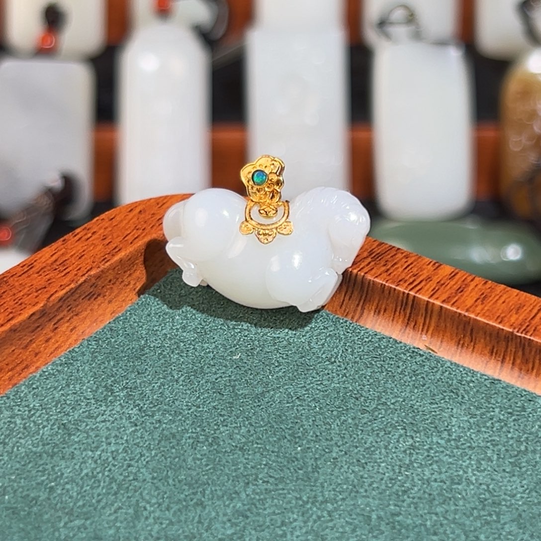 和田玉未镶嵌颈饰