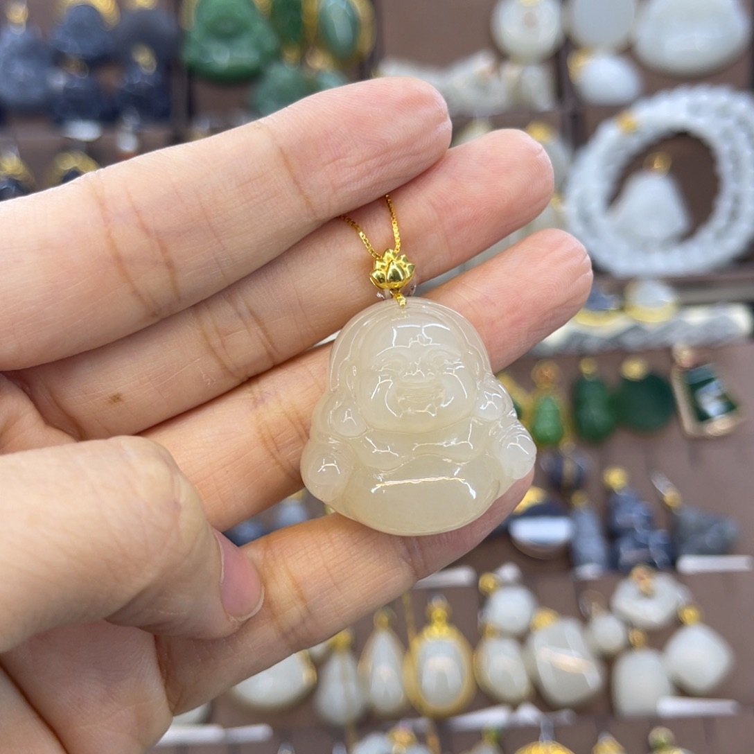 和田玉18K金镶嵌吊坠