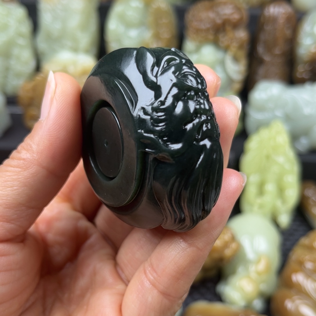 和田玉未镶嵌把件