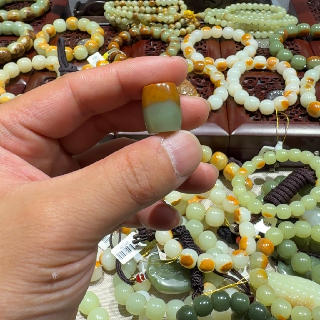 用***5和田玉未镶嵌颈饰