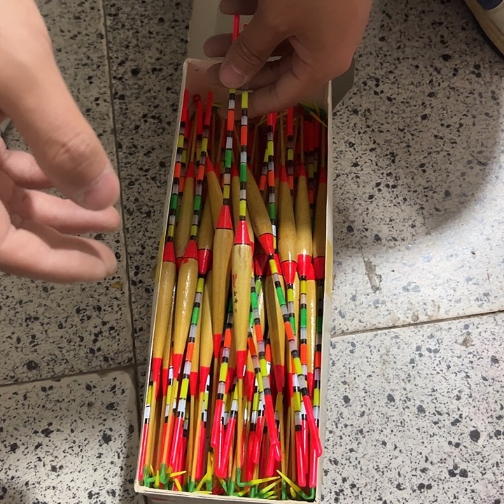 随机发15支芦苇票加粗的