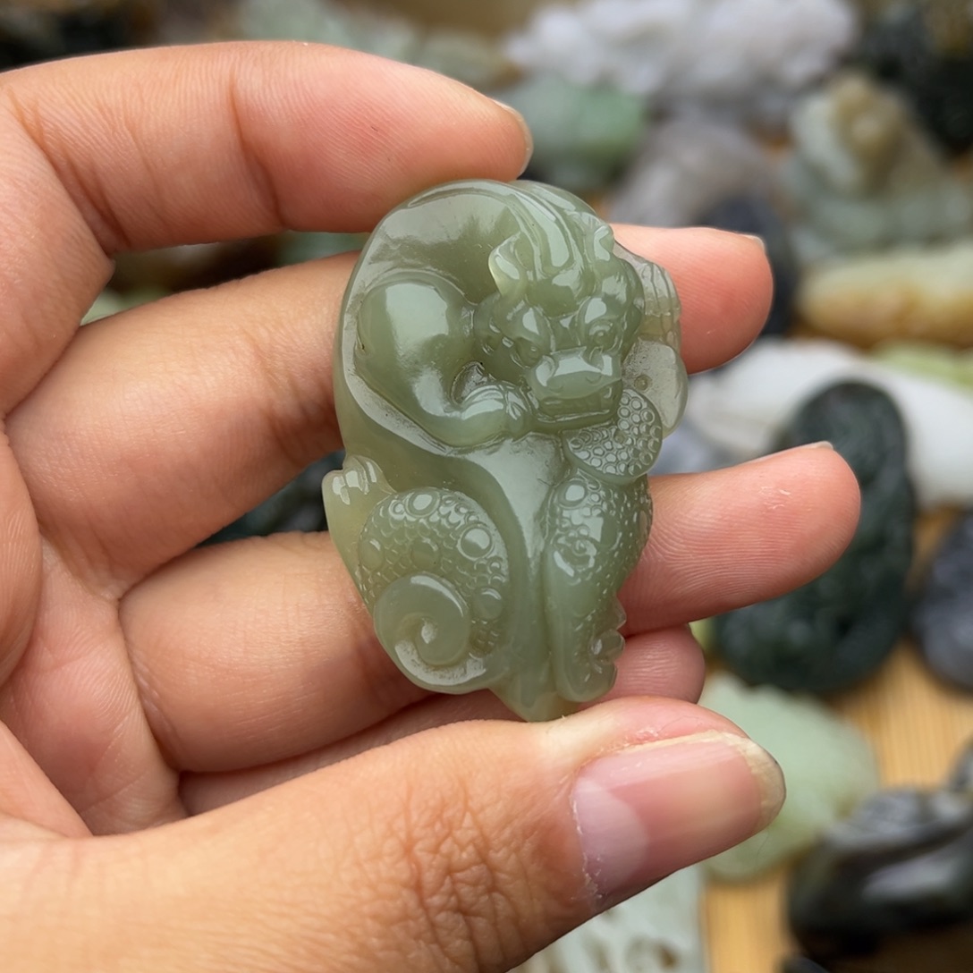 和田玉未镶嵌颈饰