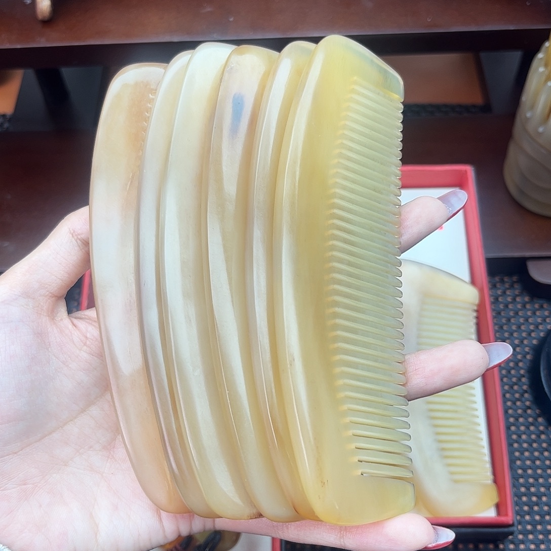 纯手工制作纯牛角梳子