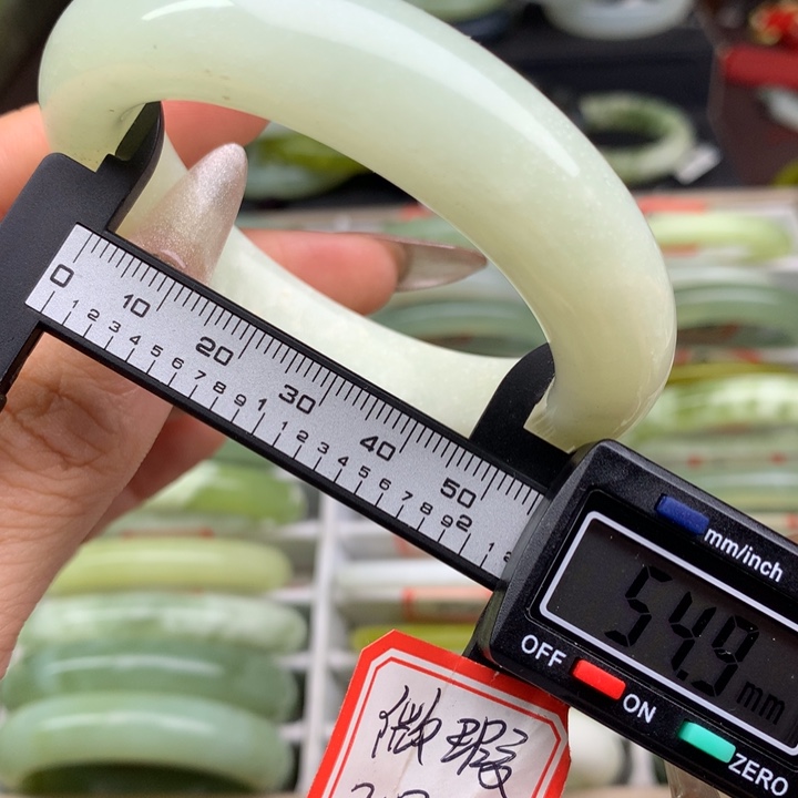 蛇纹石玉未镶嵌手镯905