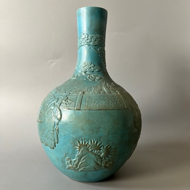 121 清中期 松石绿釉洞石花卉天球瓶