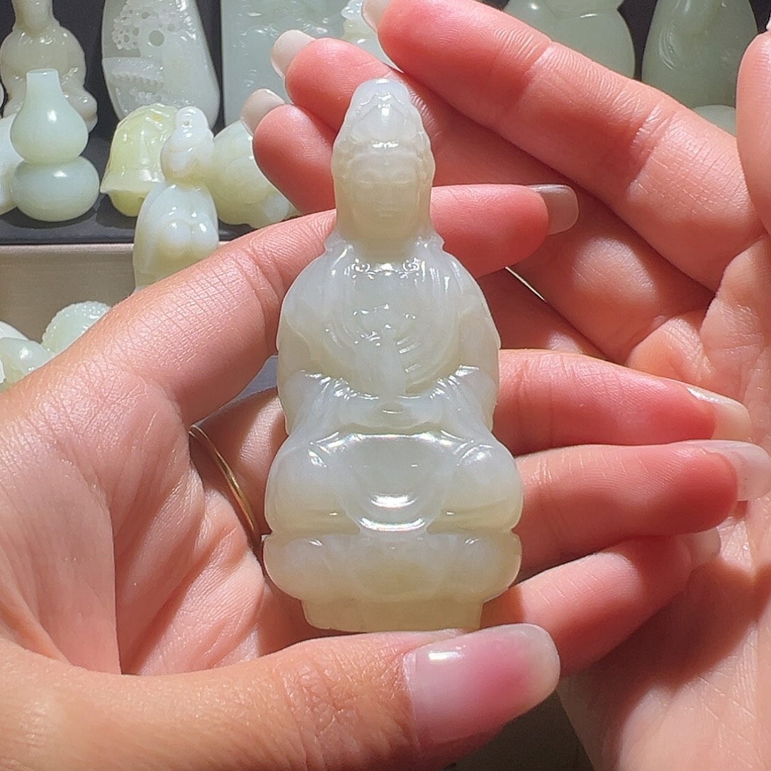 勇***和田玉未镶嵌颈饰