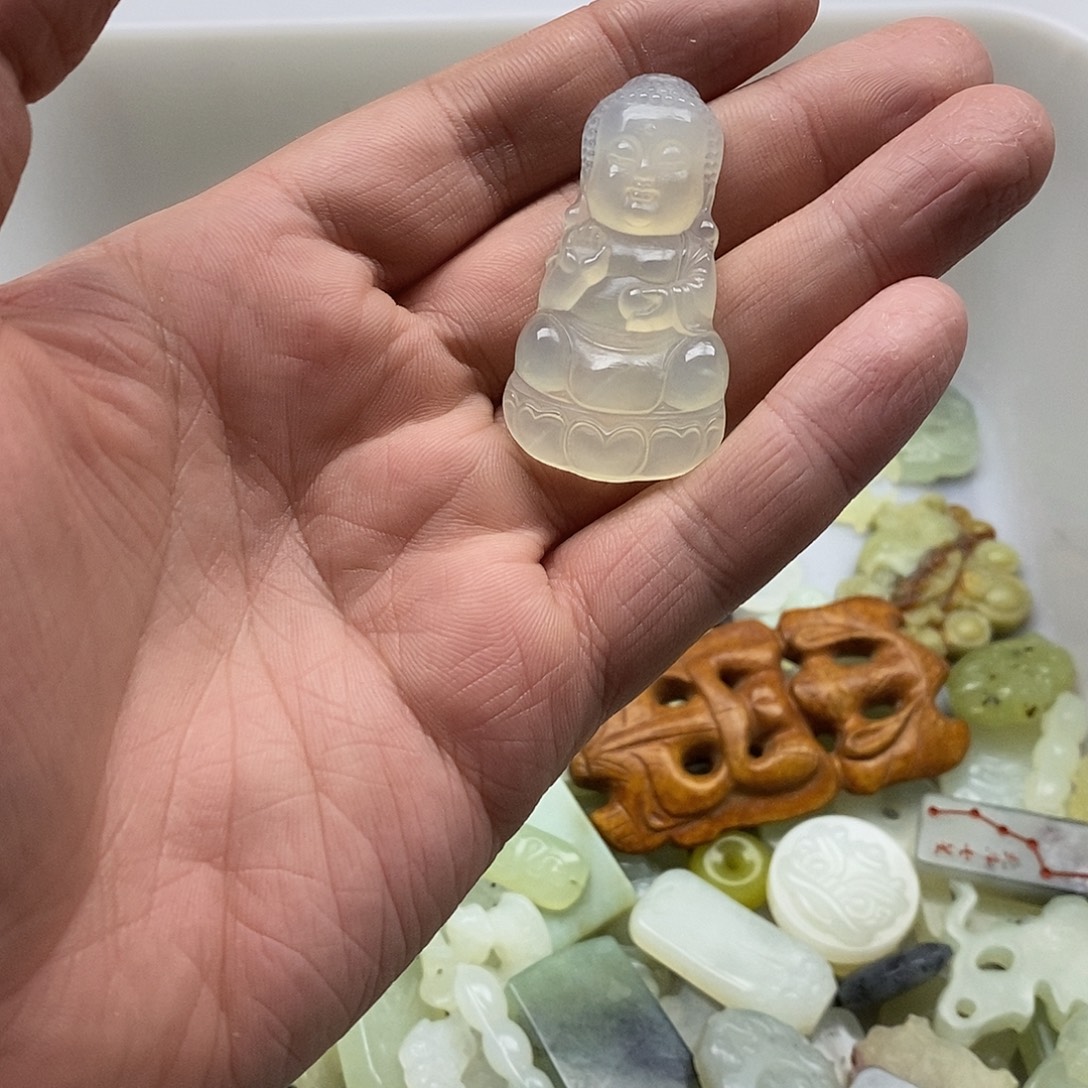 蛇纹石玉未镶嵌颈饰